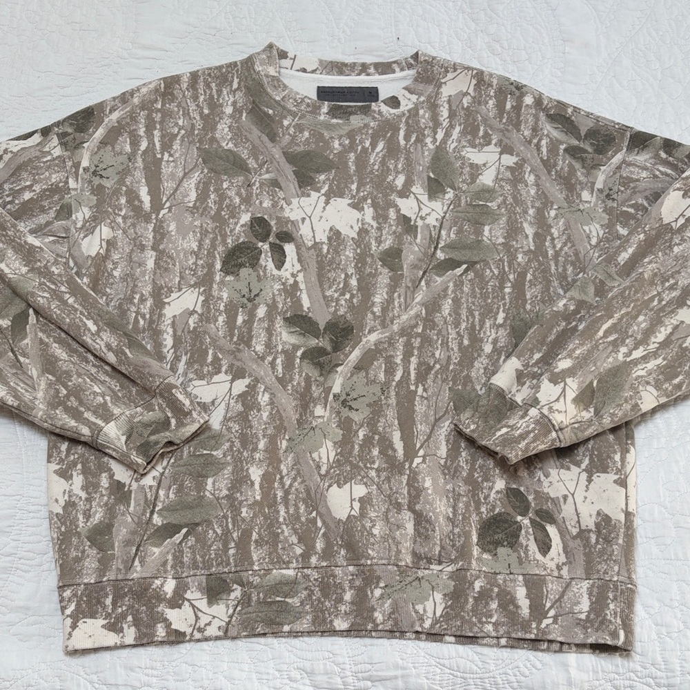Abercrombie & Fitch Unisex Leaf-Camo Crewneck Sweater in Beige and Olive sz M